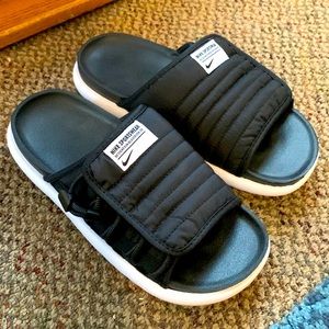Nike sandals. Soooo cute!